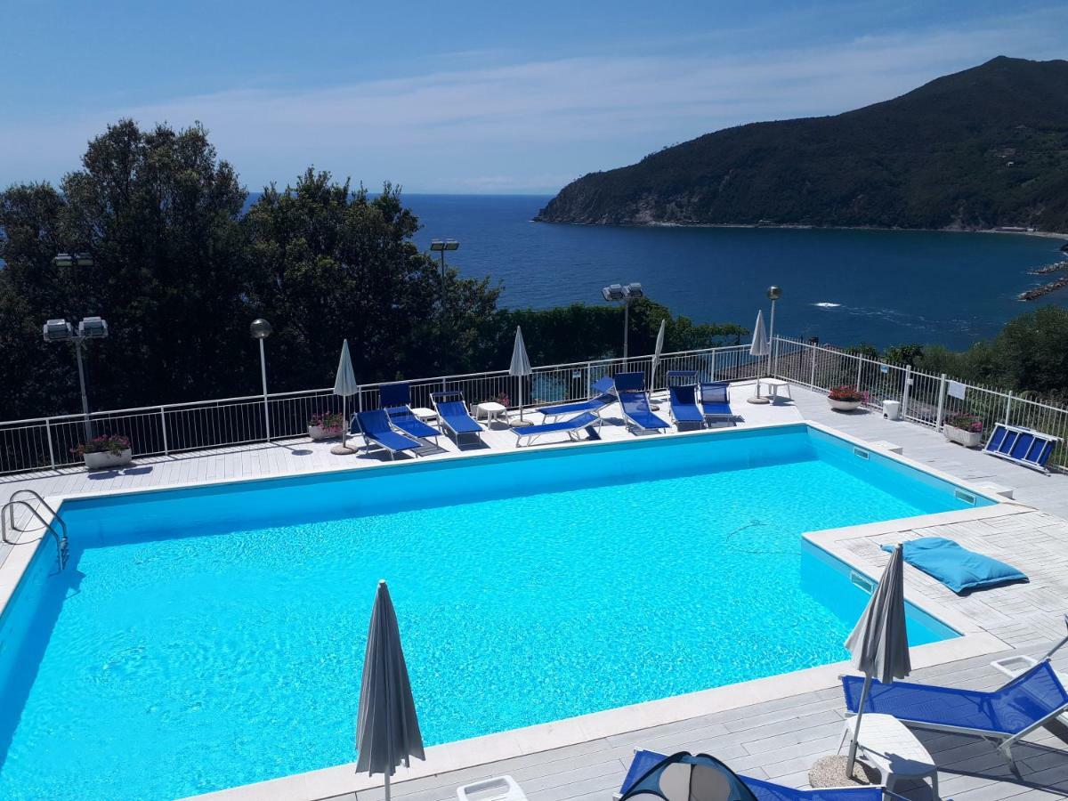 Appartamenti Enrica With Amazing View 모네글리아 외부 사진