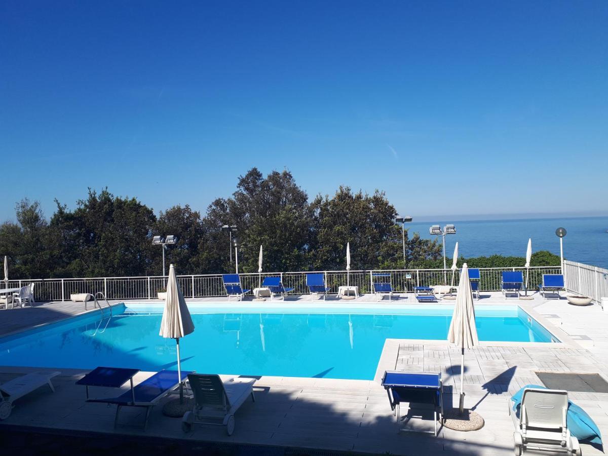 Appartamenti Enrica With Amazing View 모네글리아 외부 사진